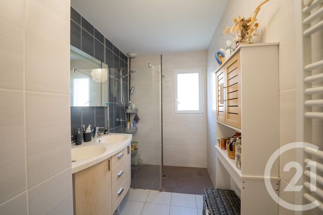 maison à vendre - 3 pièces - 75.0 m2 - ST JEAN D ANGLE - 17 - POITOU-CHARENTES - Century 21 Agence De La Seudre